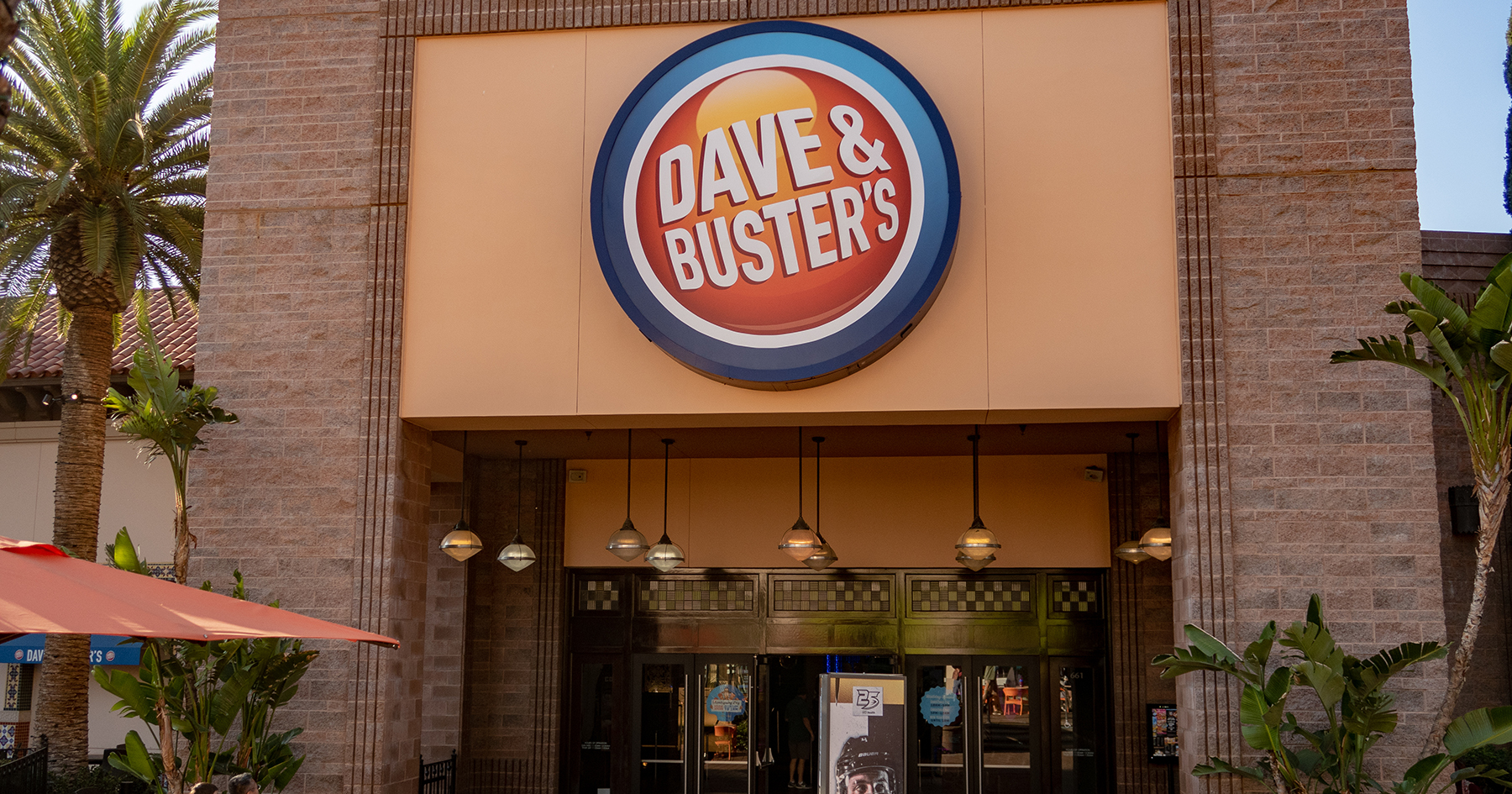 Dave and Busters storefront